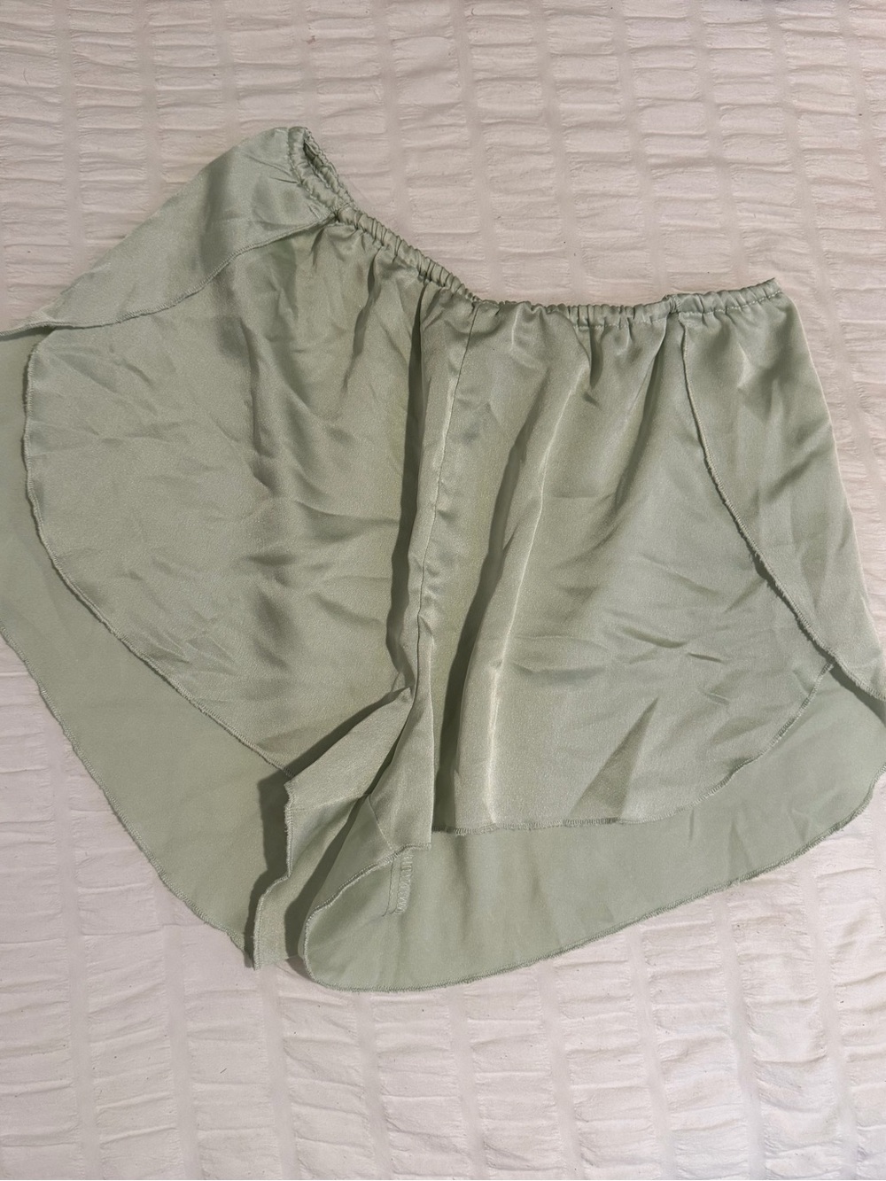 Abercrombie & Fitch• Satin Shorts